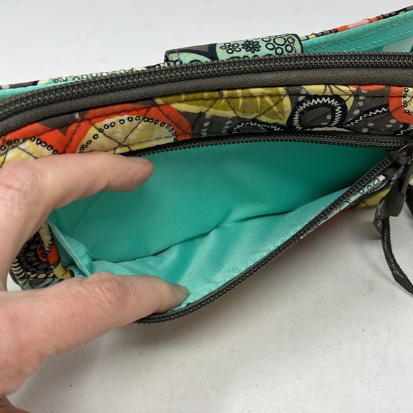 VERA BRADLEY FLOWER SHOWER LARGE QUILTED TWIST LOCK AND ZIP AROUND WALLET - Picture 6 of 16